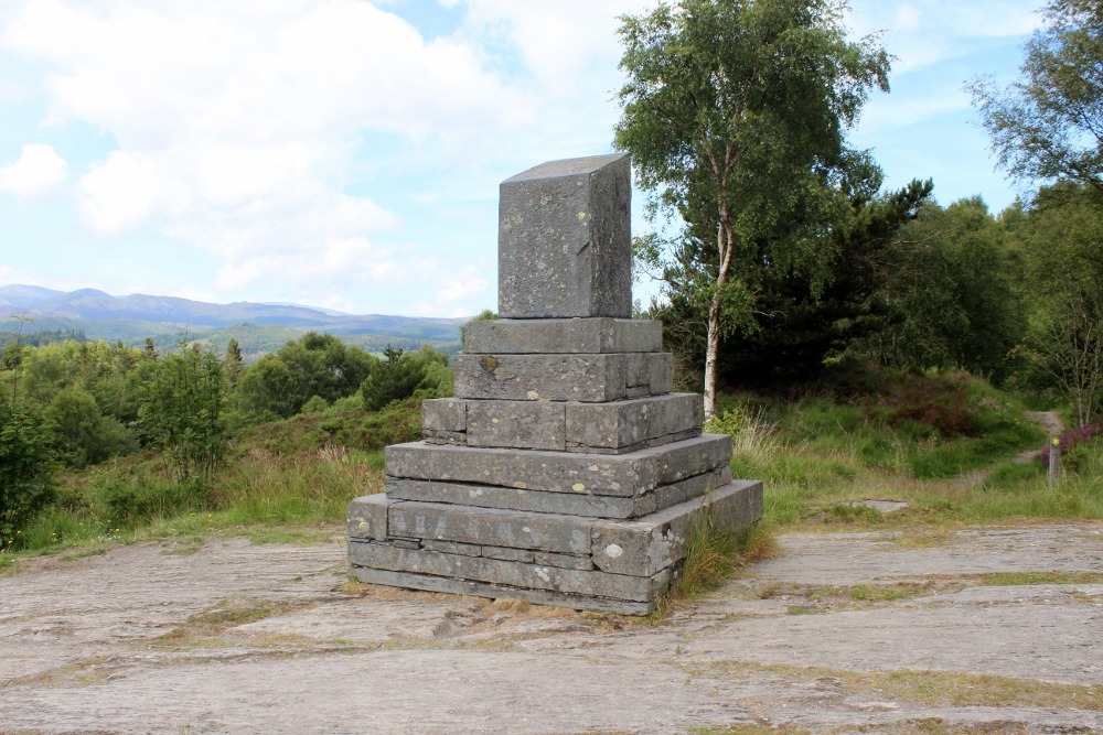 Monument at Llyn Elsi