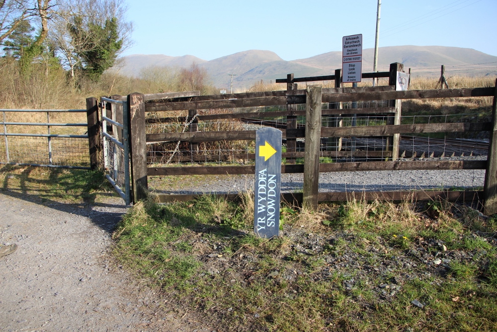 Start of the Rhyd Ddu path