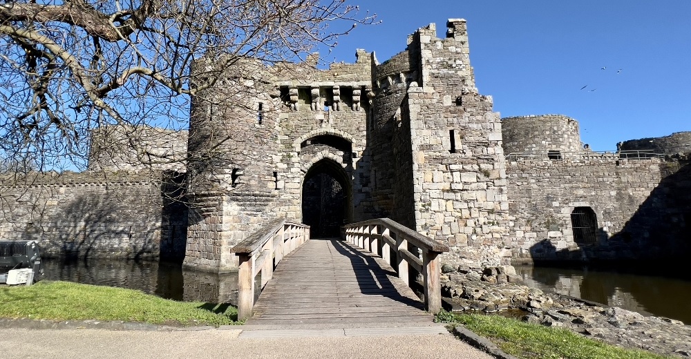 beaumaris_castle_entrance_final