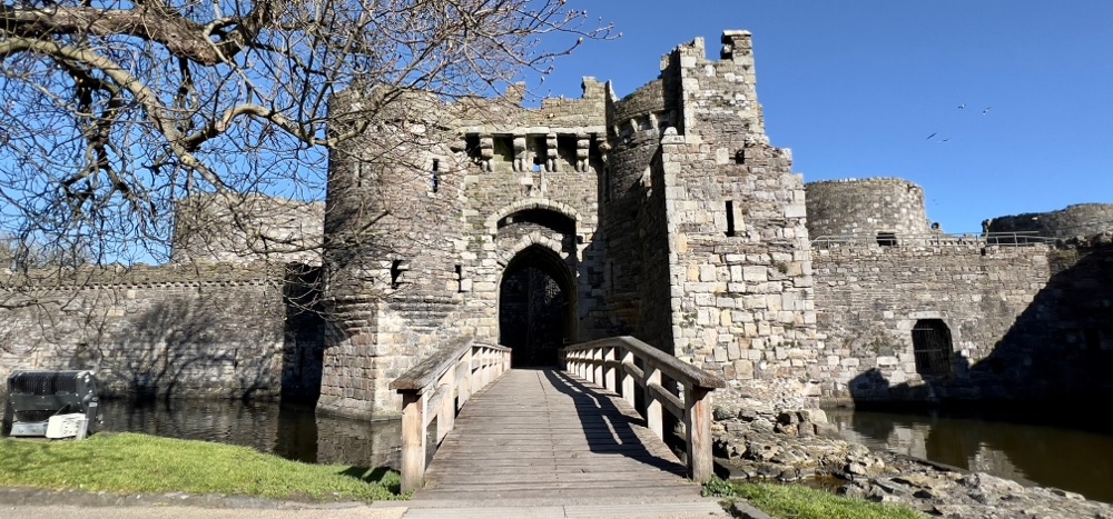 beaumaris_castle_entrance